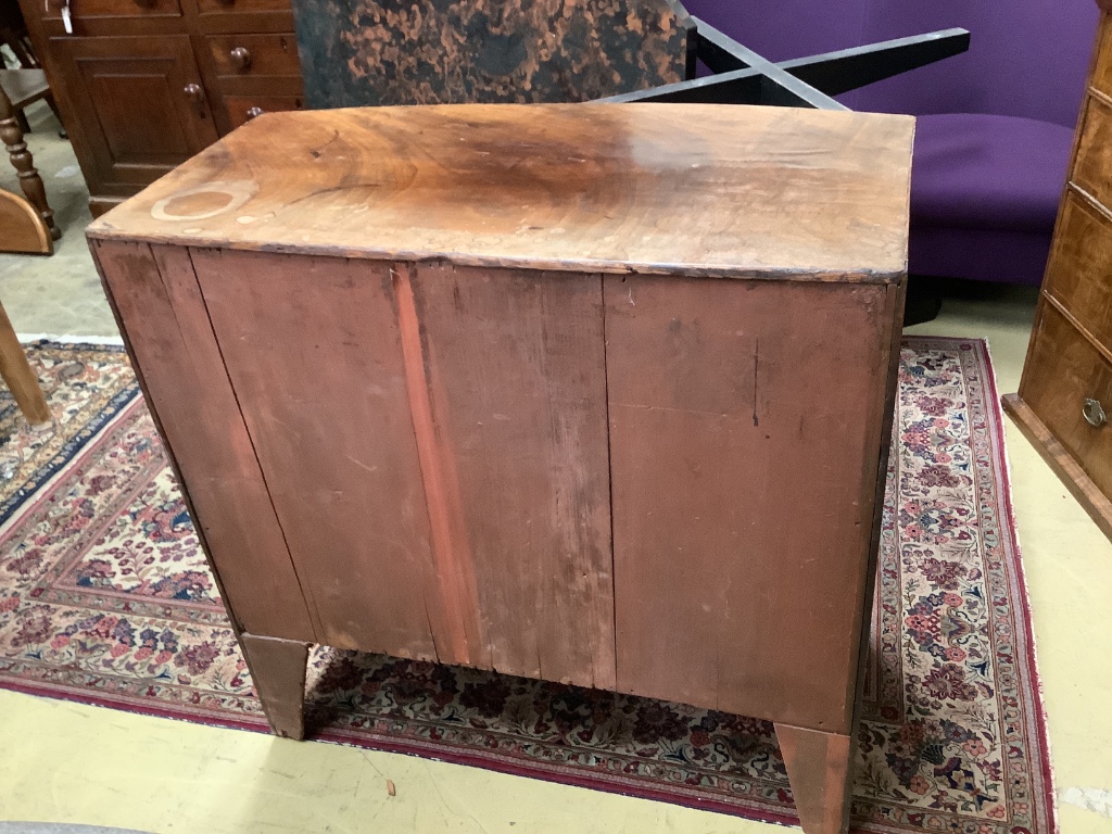 A Regency mahogany bow-fronted chest of drawers